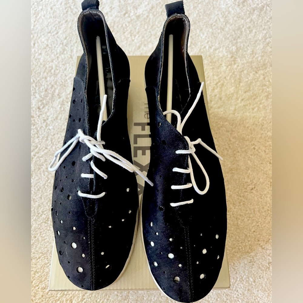 The Flexx Run Crazy Too walking shoe Nubuck size 9. Great walking shoe